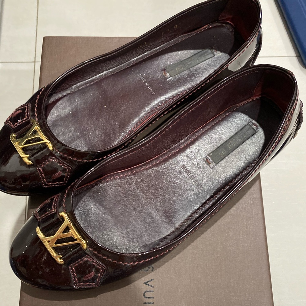 Louis Vuitton flat shoes